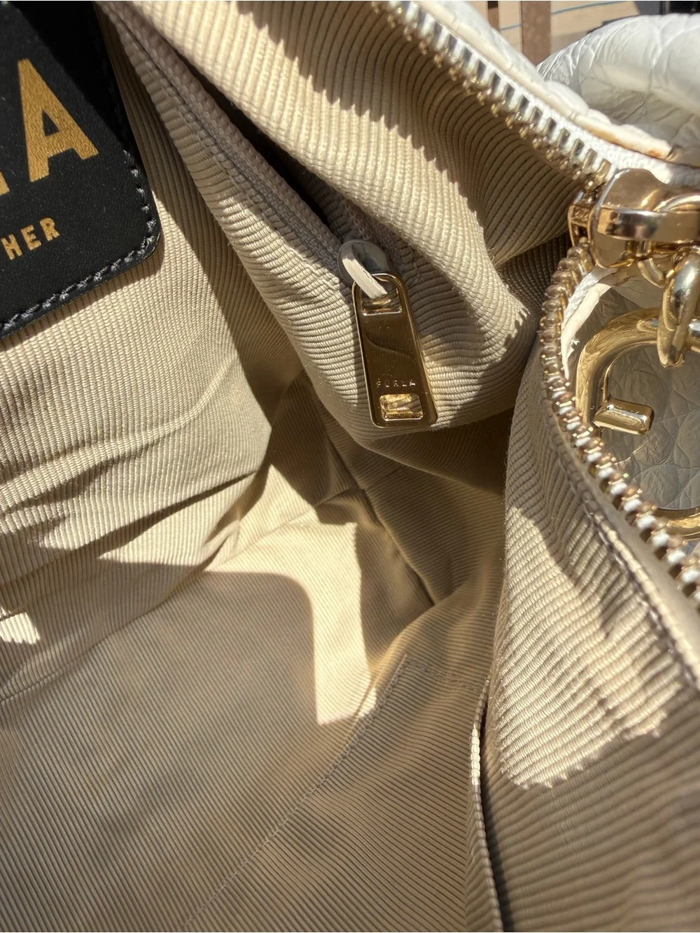 EUC Furla Ginger Hobo Bag in croc-embossed leather - Picture 11 of 12